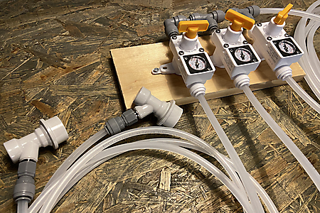 3 individueel instelbare drukregelaars met Ball Lock connectors