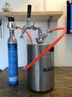 De draagbare tap met koolzuurfles en drukregelaar