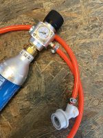 Een sodastream koolzuurfles met drukregelaar en ball lock